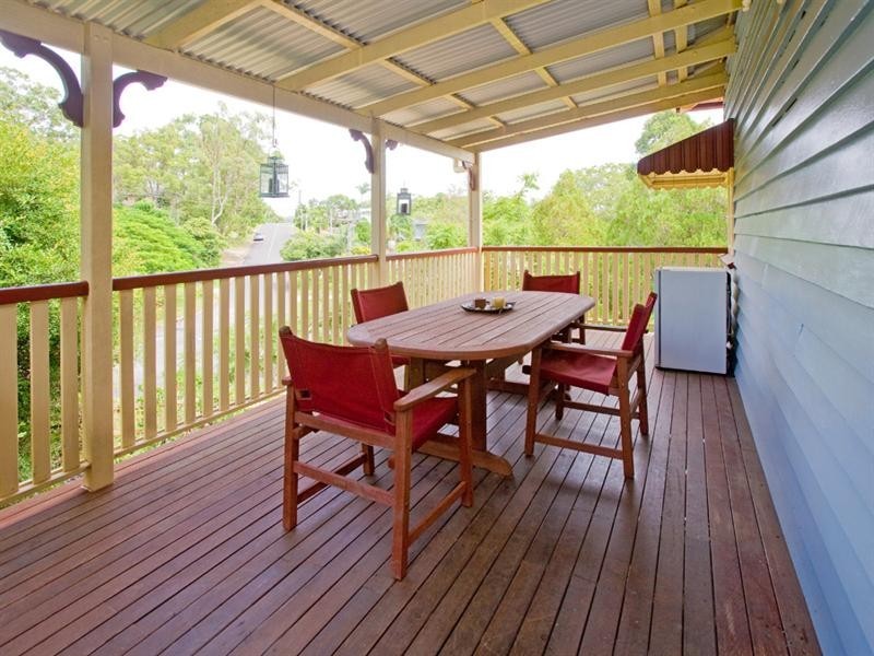 48 Waratah Avenue, Holland Park West QLD 4121