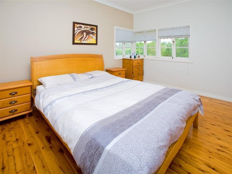 48 Waratah Avenue, Holland Park West QLD 4121