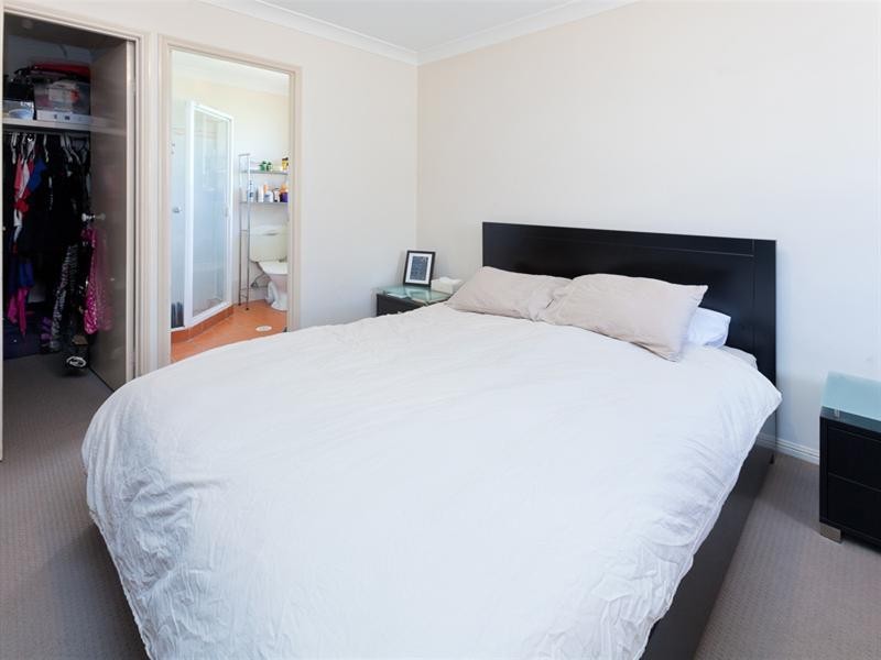4/74 Newdegate Street, Greenslopes QLD 4120