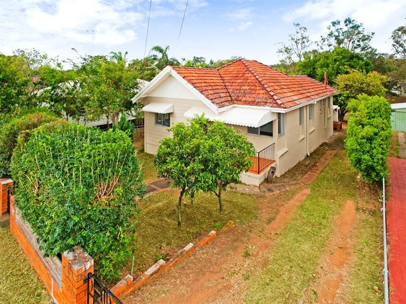 1108 Logan Road, Holland Park QLD 4121