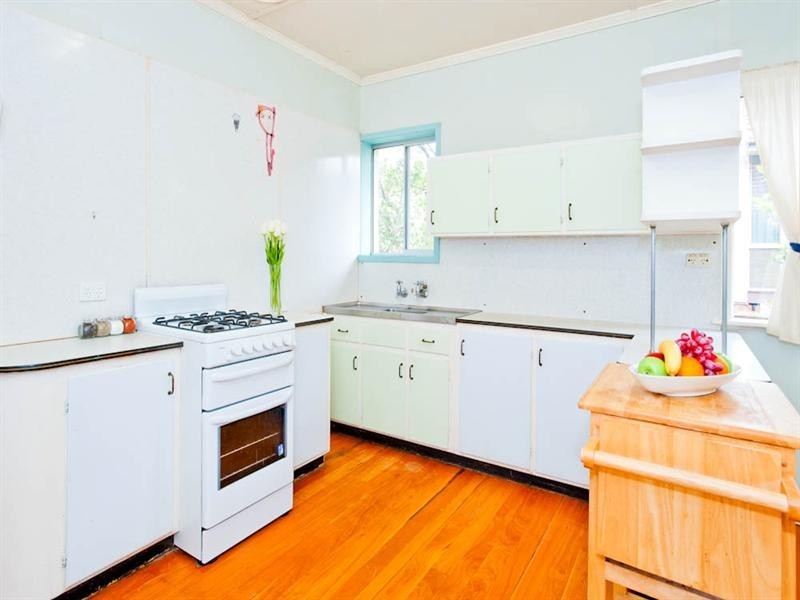 1108 Logan Road, Holland Park QLD 4121