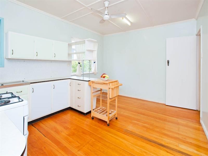 1108 Logan Road, Holland Park QLD 4121