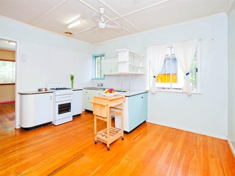 1108 Logan Road, Holland Park QLD 4121