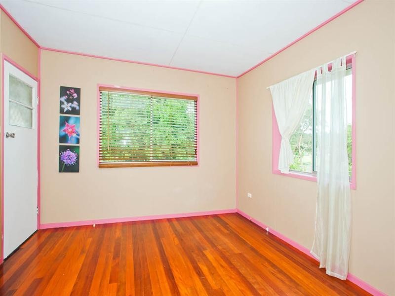 1108 Logan Road, Holland Park QLD 4121