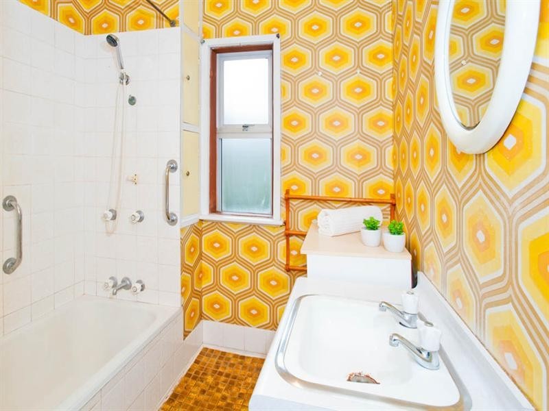 1108 Logan Road, Holland Park QLD 4121