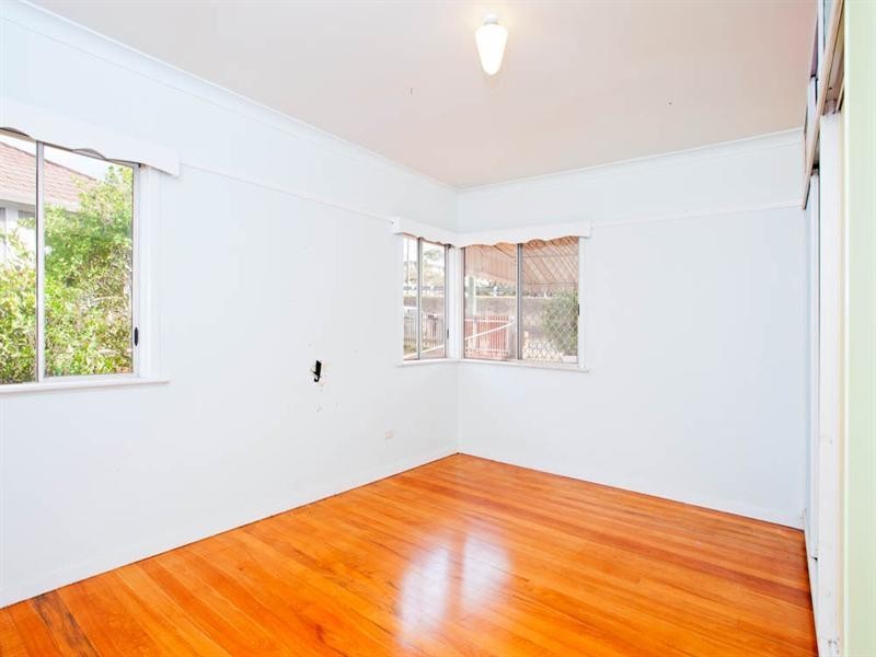 1108 Logan Road, Holland Park QLD 4121