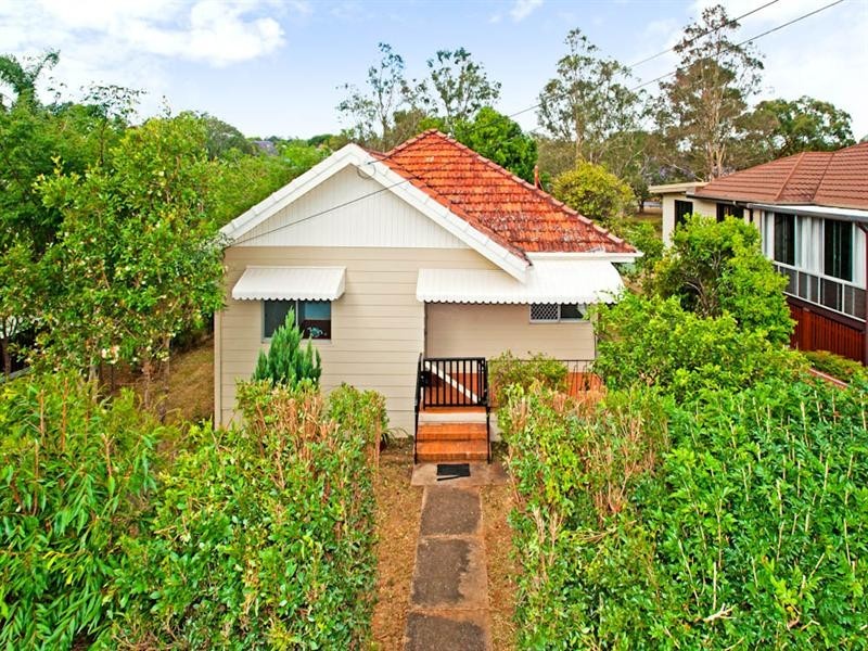 1108 Logan Road, Holland Park QLD 4121