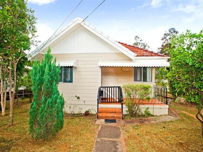 1108 Logan Road, Holland Park QLD 4121