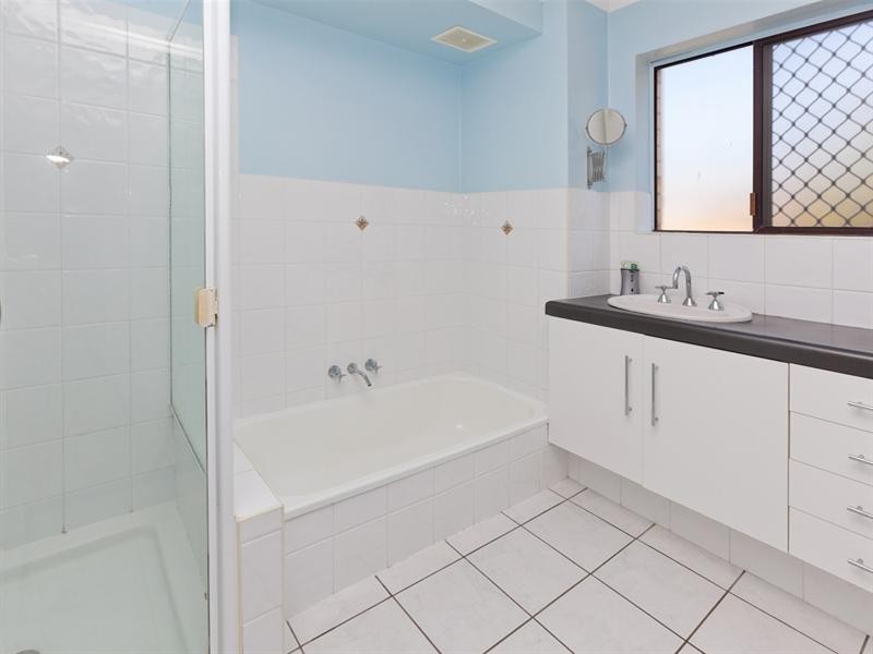 2/12 Carl Street, Woolloongabba QLD 4102