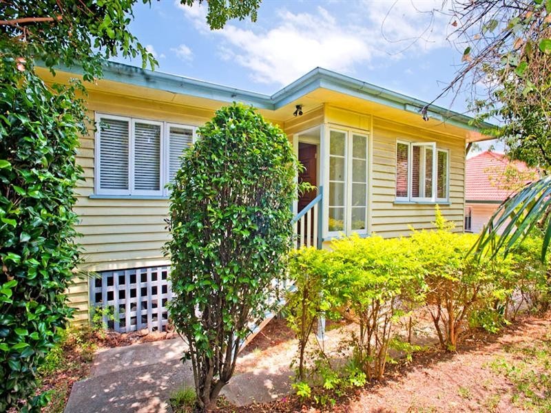 99 Holland Road, Holland Park QLD 4121