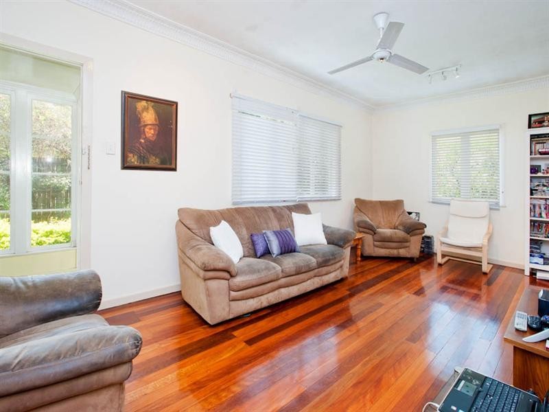 99 Holland Road, Holland Park QLD 4121