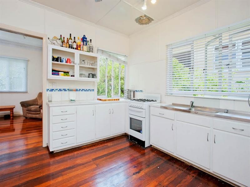 99 Holland Road, Holland Park QLD 4121