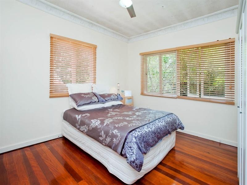 99 Holland Road, Holland Park QLD 4121