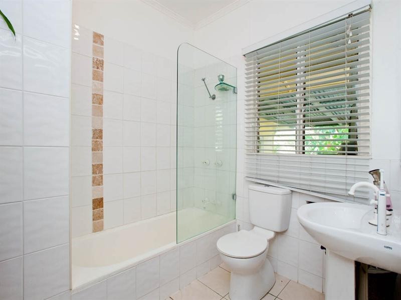 99 Holland Road, Holland Park QLD 4121