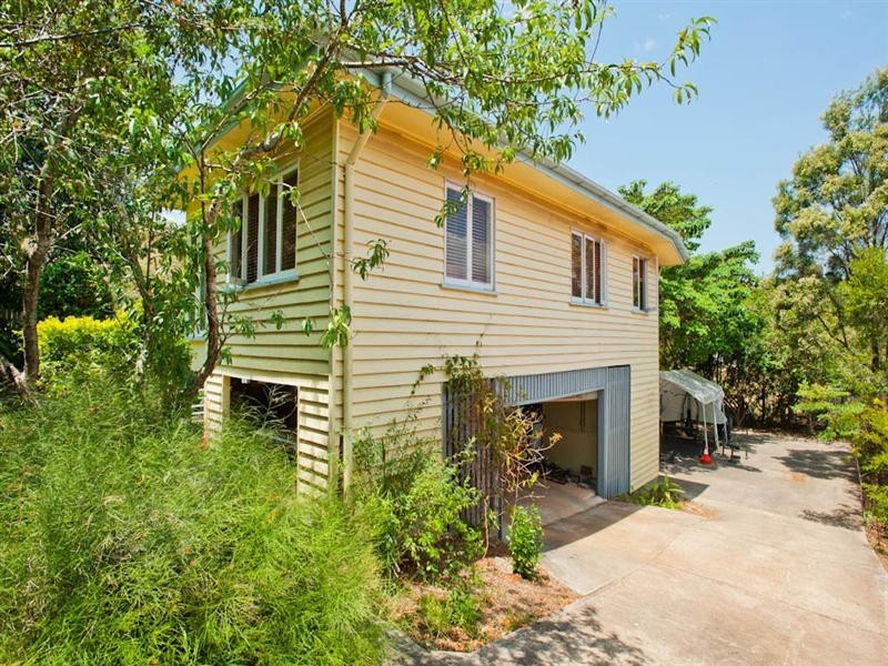 99 Holland Road, Holland Park QLD 4121