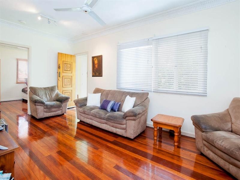 99 Holland Road, Holland Park QLD 4121