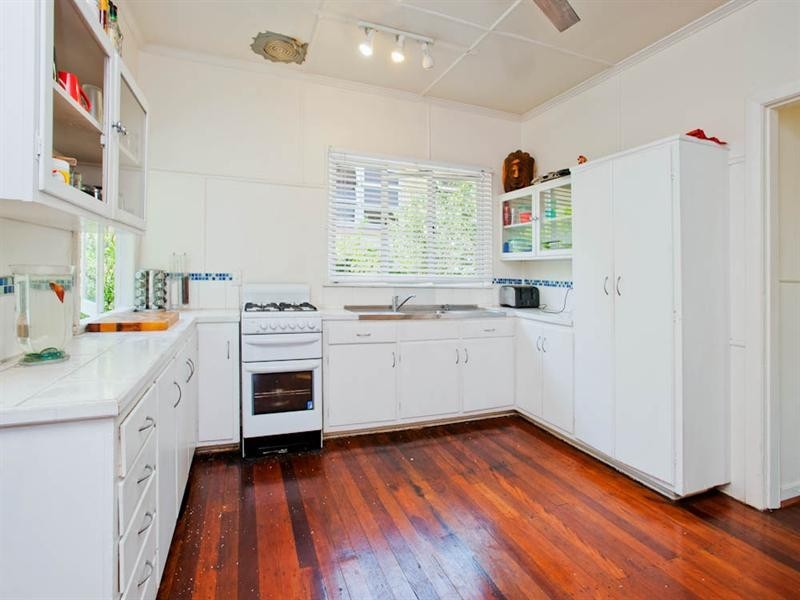 99 Holland Road, Holland Park QLD 4121