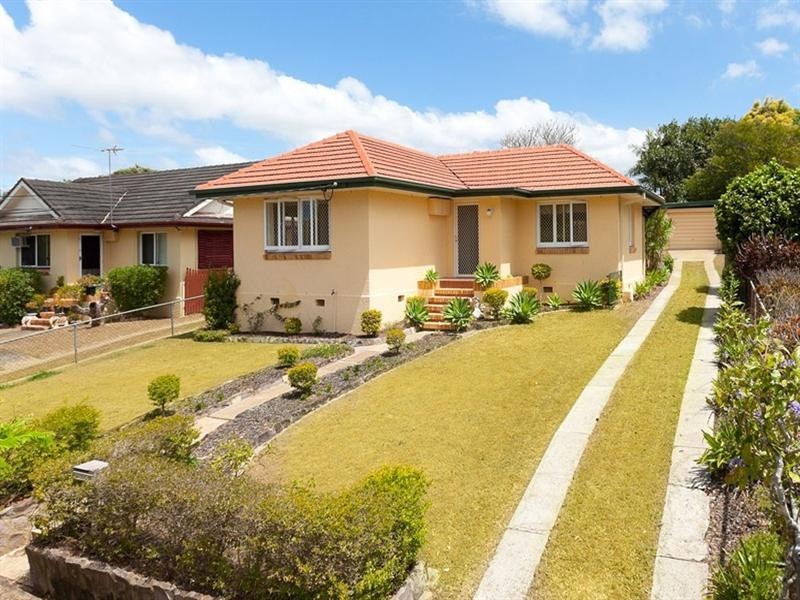 39 Sapphire Street, Holland Park QLD 4121