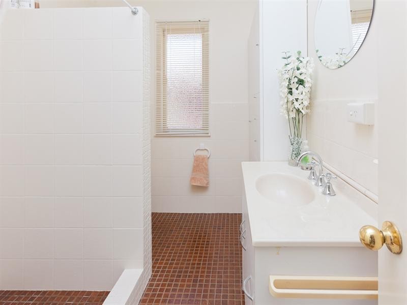 39 Sapphire Street, Holland Park QLD 4121