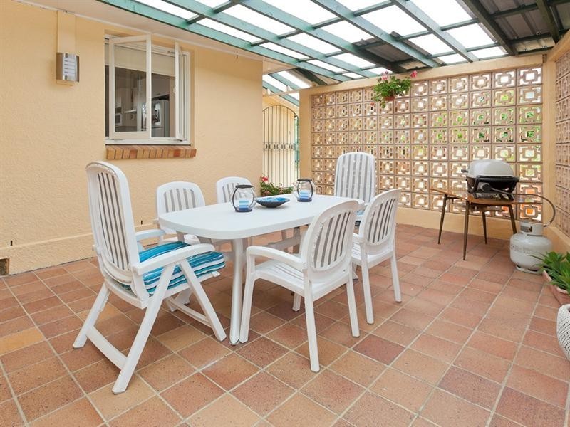 39 Sapphire Street, Holland Park QLD 4121