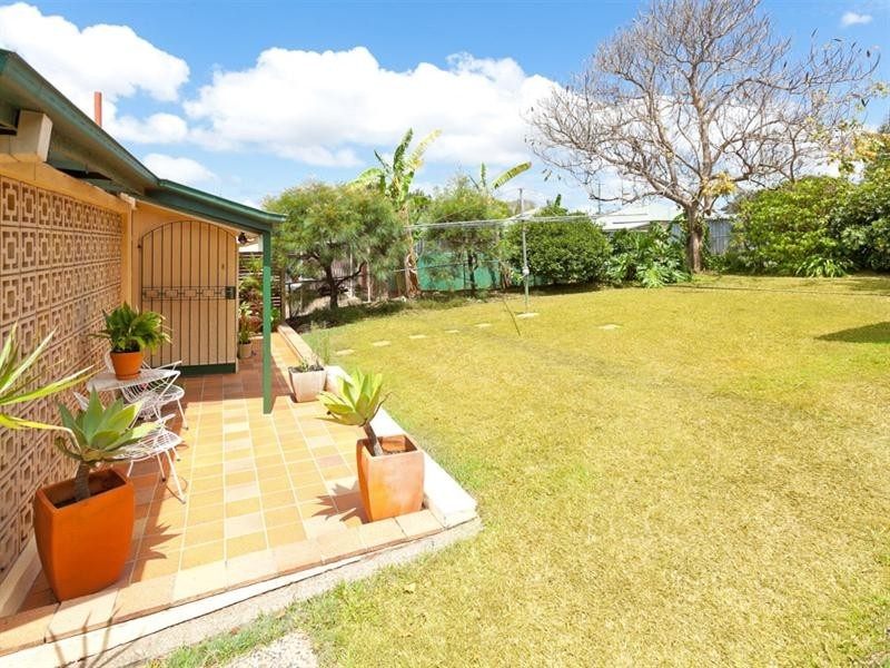 39 Sapphire Street, Holland Park QLD 4121