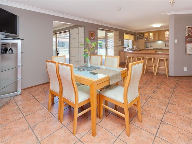 4 Hewton Court, Wishart QLD 4122