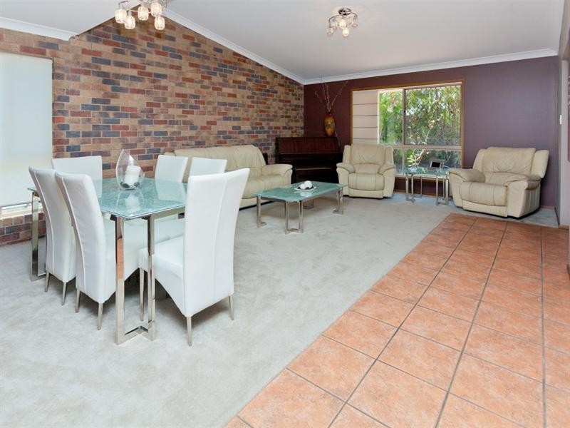 4 Hewton Court, Wishart QLD 4122