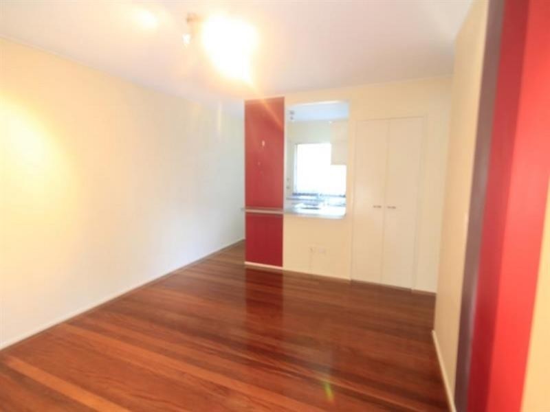 2/402 Nursery Road, Holland Park QLD 4121