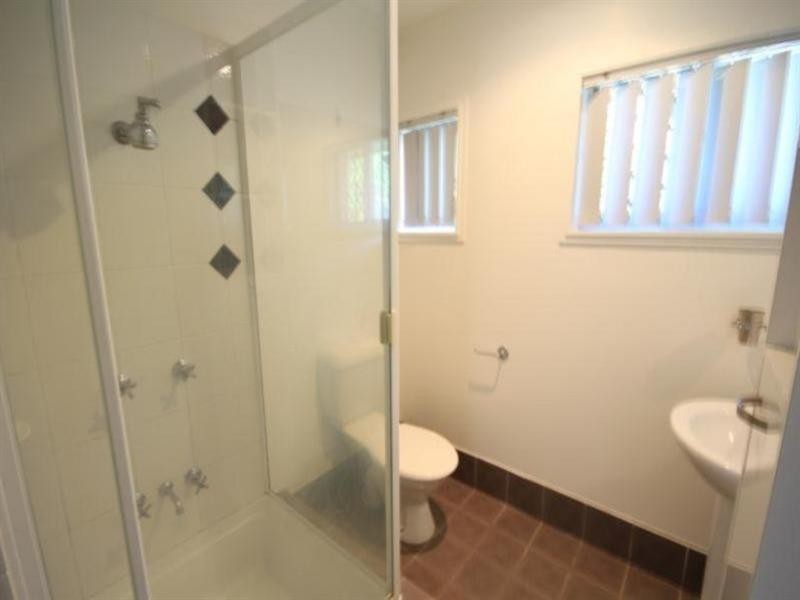 2/402 Nursery Road, Holland Park QLD 4121