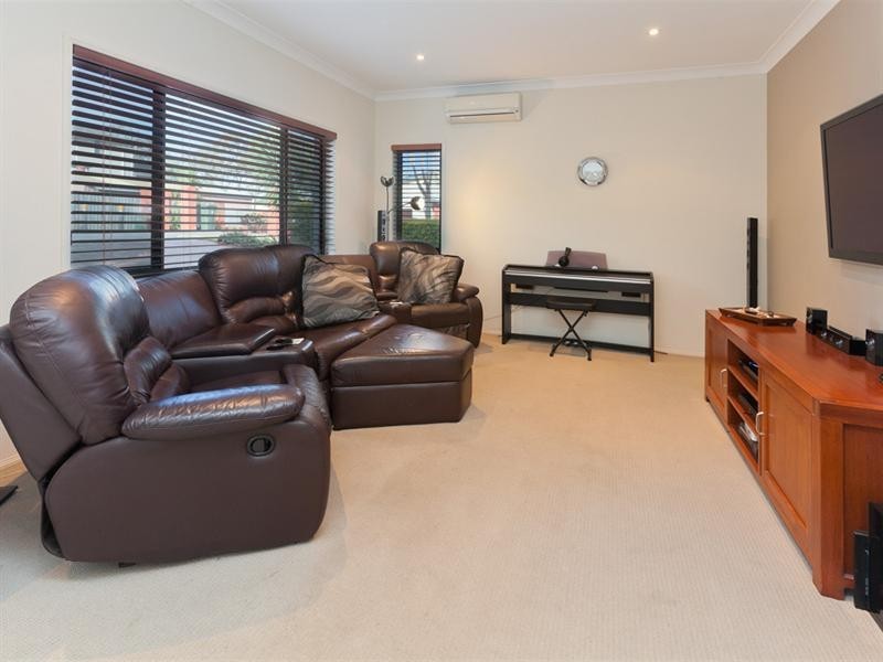 132 Tristania Way, Mount Gravatt East QLD 4122