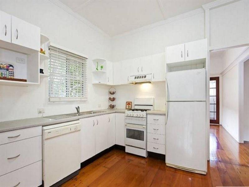 7 Gower Street, Holland Park West QLD 4121