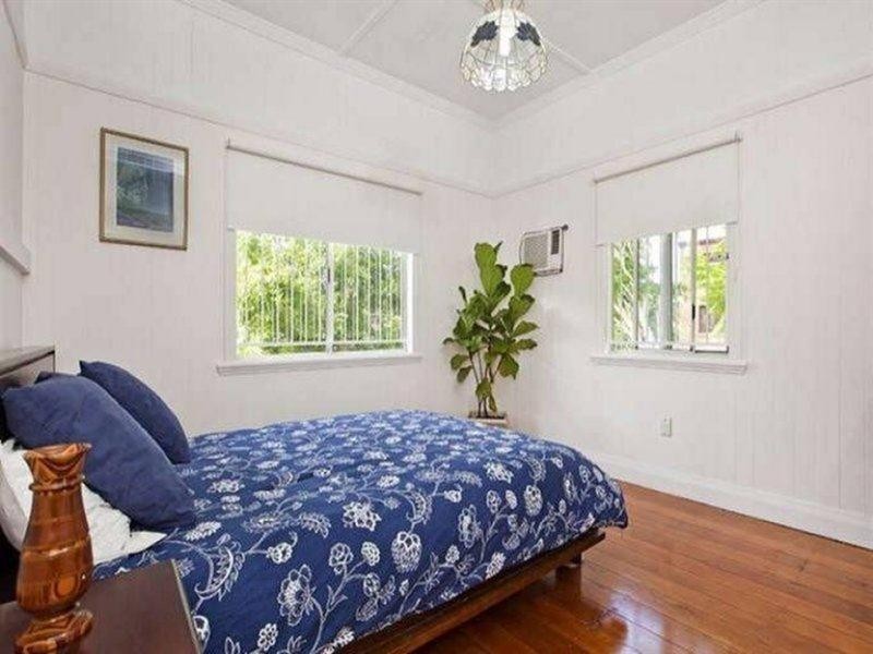 7 Gower Street, Holland Park West QLD 4121