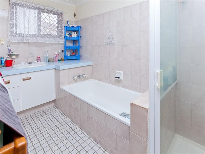 24 Wolseley Street, Woolloongabba QLD 4102