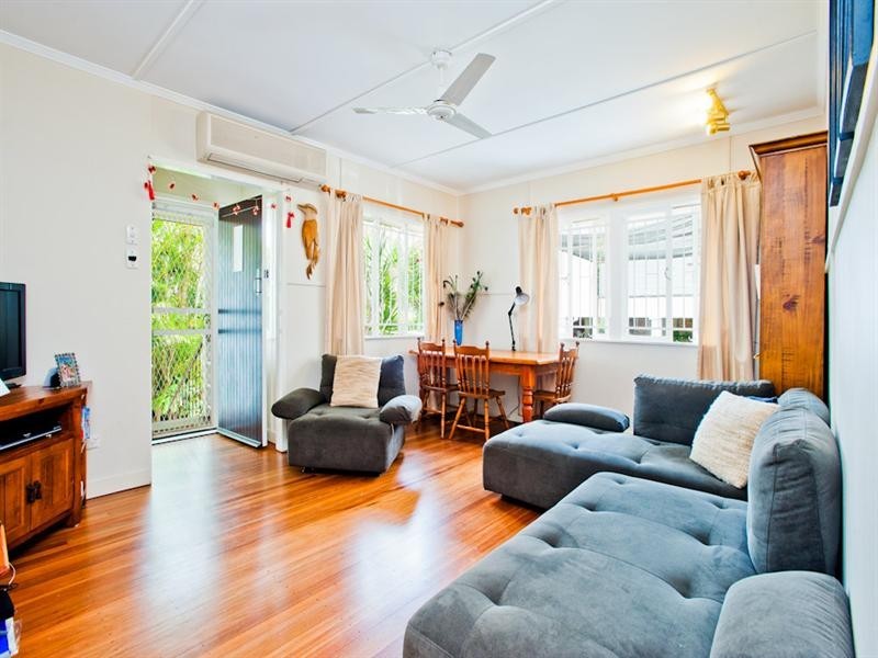 29 Seville Road, Holland Park QLD 4121