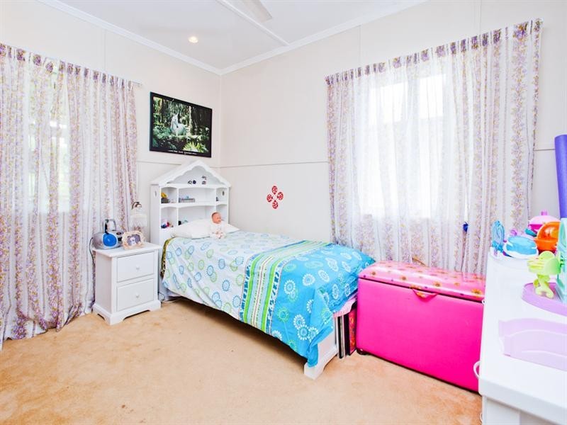 29 Seville Road, Holland Park QLD 4121