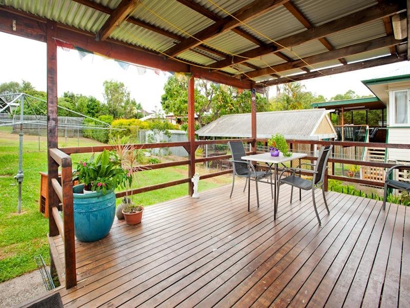 29 Seville Road, Holland Park QLD 4121