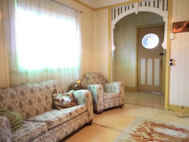 18 Birdwood Road, Holland Park West QLD 4121