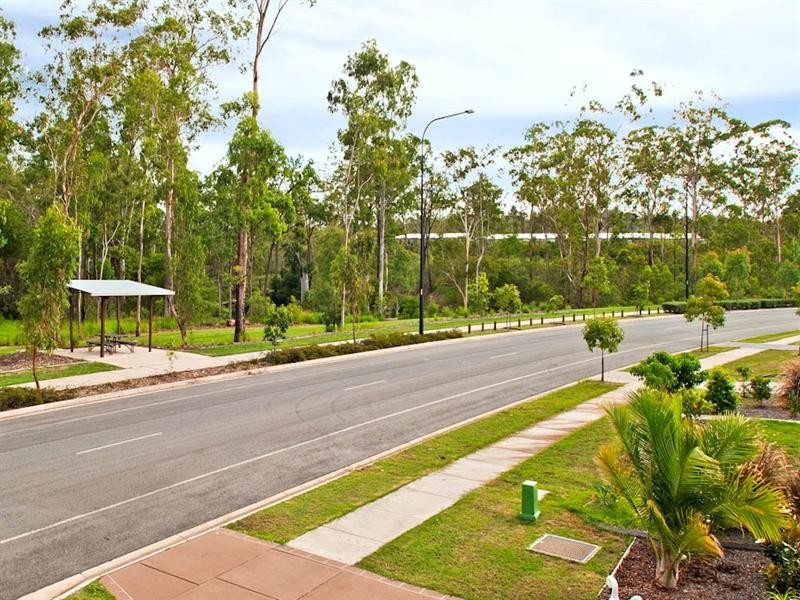 77 Cardena Drive, Augustine Heights QLD 4300