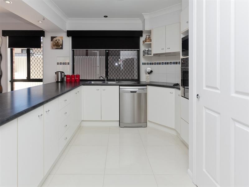 65 Azalea Crescent, Calamvale QLD 4116