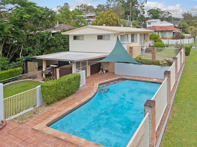 21 Nealdon Street, Holland Park QLD 4121