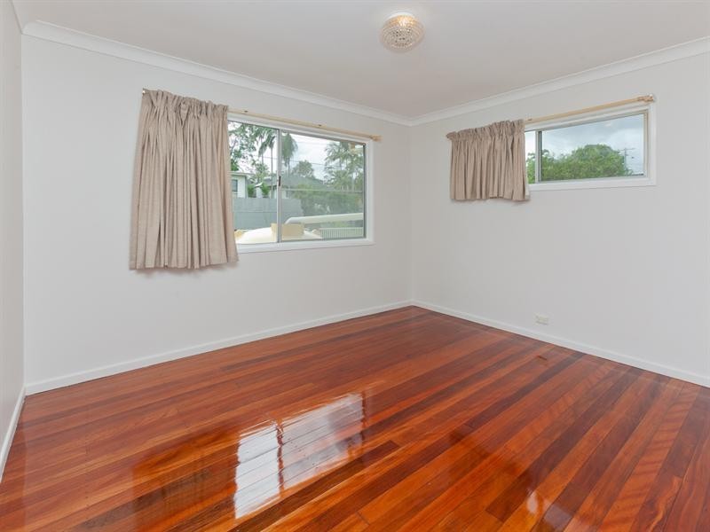 21 Nealdon Street, Holland Park QLD 4121