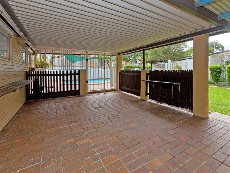 21 Nealdon Street, Holland Park QLD 4121