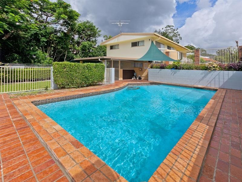 21 Nealdon Street, Holland Park QLD 4121