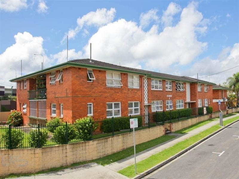 2/2 Carl Street, Woolloongabba QLD 4102