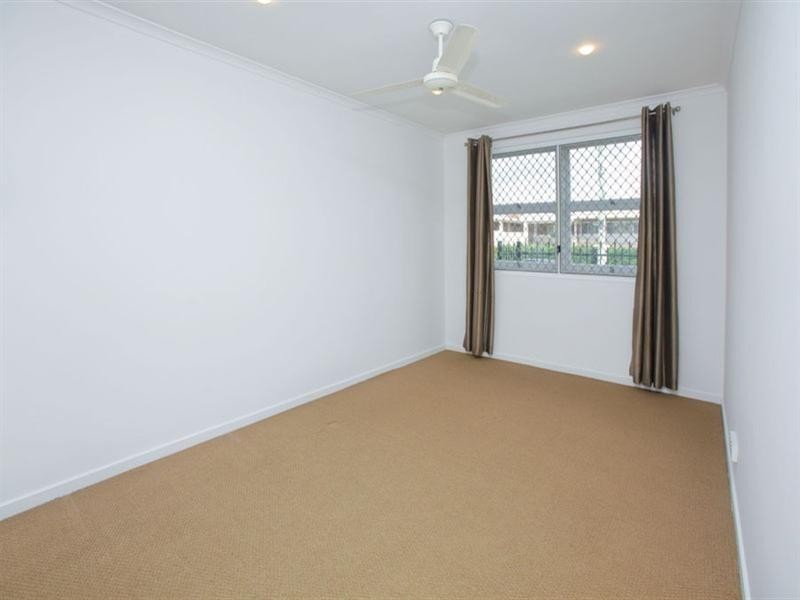 2/2 Carl Street, Woolloongabba QLD 4102