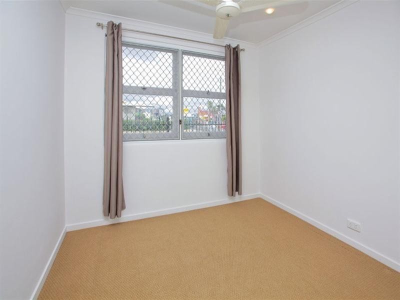 2/2 Carl Street, Woolloongabba QLD 4102