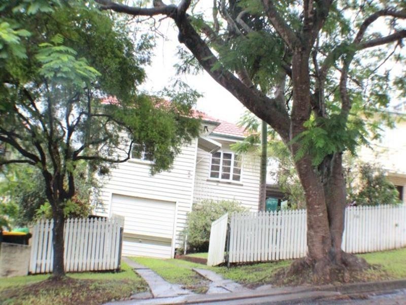 16 Gower Street, Holland Park QLD 4121