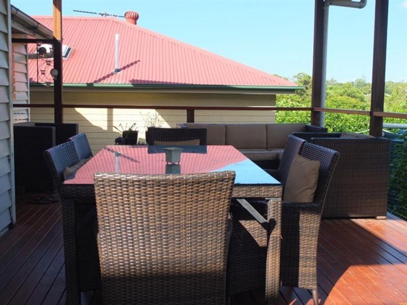 16 Gower Street, Holland Park QLD 4121