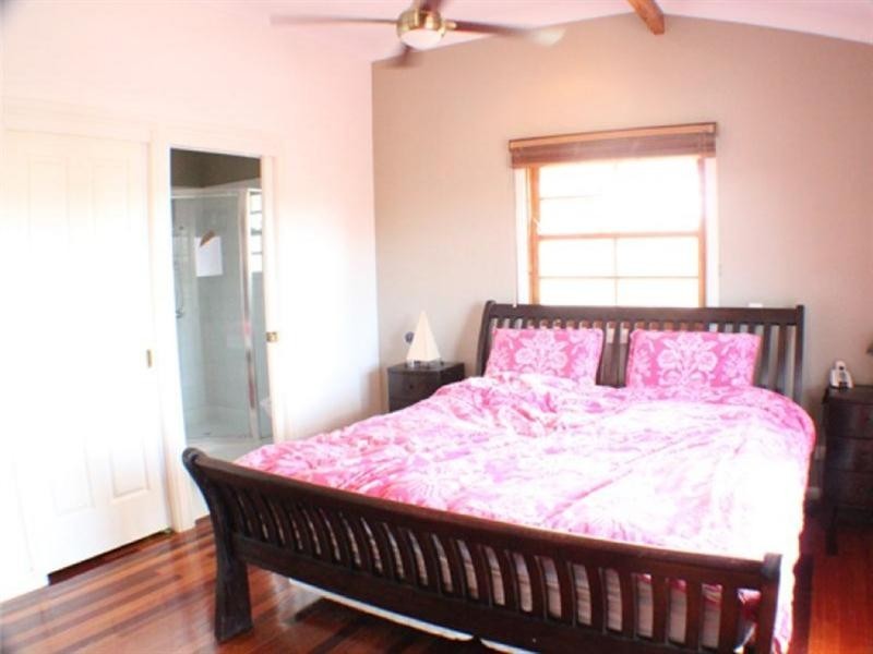 21 Galsworthy Street, Holland Park West QLD 4121