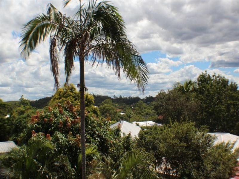 21 Galsworthy Street, Holland Park West QLD 4121